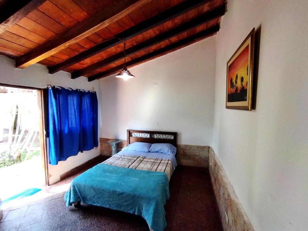 Hotel La Aparesida Арегуа Экстерьер фото